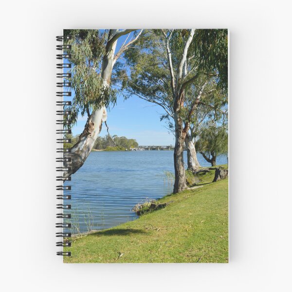 Artikelvorschau, „River Murray bei Berri: Ein landschaftliches Juwel im Riverland, Südaustralien“ entworfen und verkauft von A-Work-Of-Art.