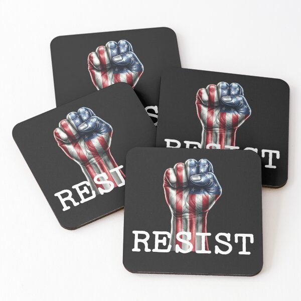 Artikelvorschau, Amerikanische Flagge, erhobene Faust zum Widerstand – Patriotische Protestkunst entworfen und verkauft von UrbanApparel.