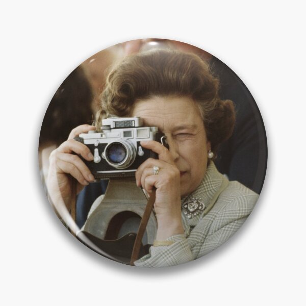Item preview, Queen Elizabeth II takes a photo designed and sold by KNBS.