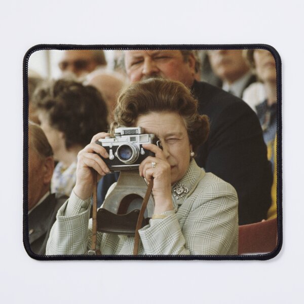 Item preview, Queen Elizabeth II takes a photo designed and sold by KNBS.