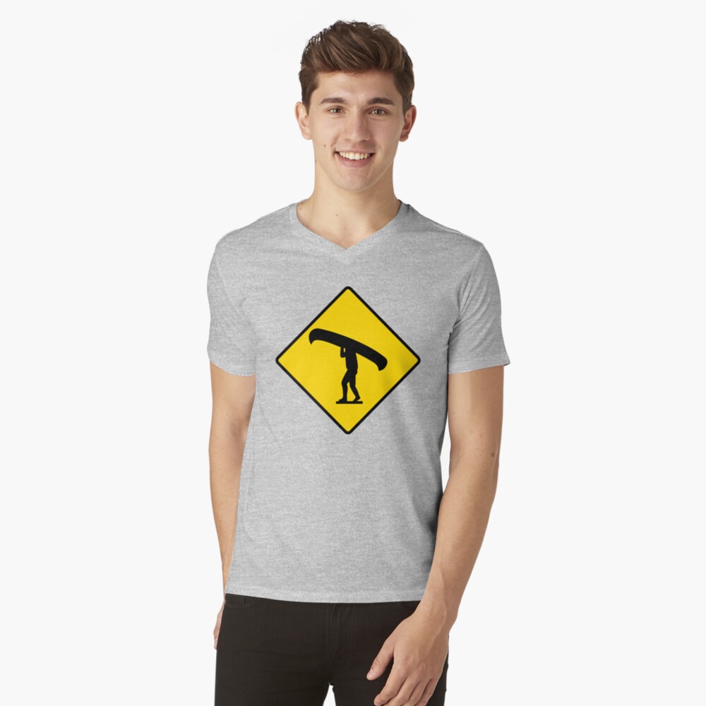 Vista previa del artículo con la obra «Camiseta de cuello en V», diseñado y vendido por ktthegreat.