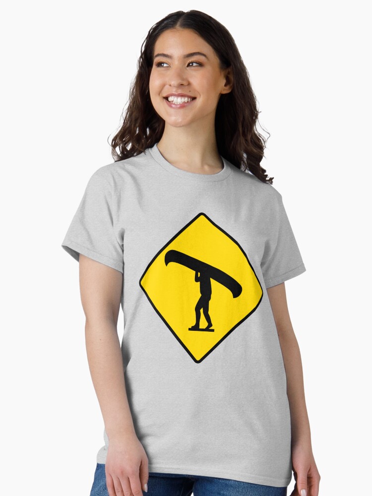 Imagen 2 de 7, Camiseta clásica con la obra Símbolo de canoa/transporte, diseñada y vendida por ktthegreat.