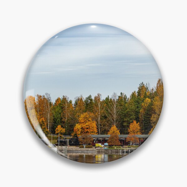 Artikelvorschau, Goldene Herbstspiegelungen – Gästehafen am See und ein alter Bahnhof entworfen und verkauft von MCre8ive.