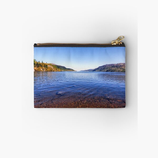 Artikelvorschau, Die Ufer von Loch Ness entworfen und verkauft von Lynn Bolt.
