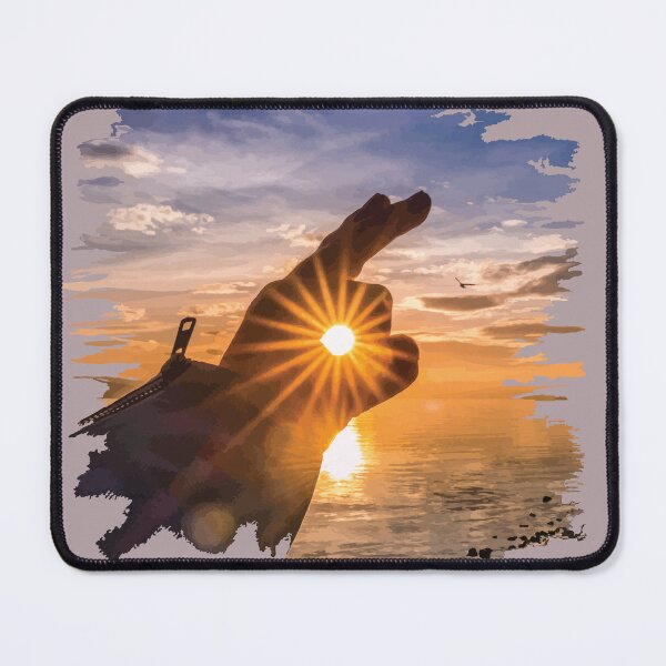 Artikelvorschau, Hand hält die Sonne im Sonnenuntergang entworfen und verkauft von Arturo Daniel Garcia Palomo.