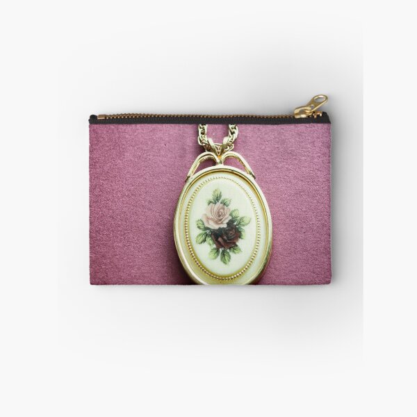Artikelvorschau, Halskette im viktorianischen Stil mit floralem Cameo-Motiv entworfen und verkauft von RubyDelAngel.
