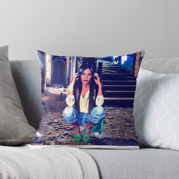 Aperçu de l'œuvre Abandoned Fashion Fine Art Print créée et vendue par stockfineart.