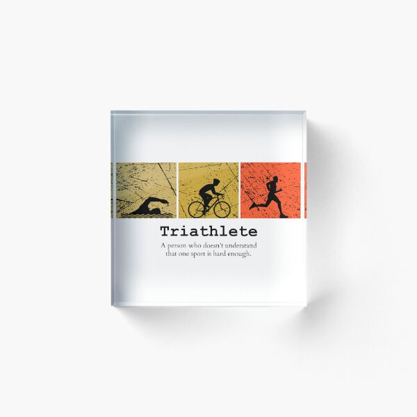 Aperçu de l'œuvre Athlète de triathlon – Conception de sport de triathlon (natation, vélo, course à pied) créée et vendue par ArcticFoxStudio.