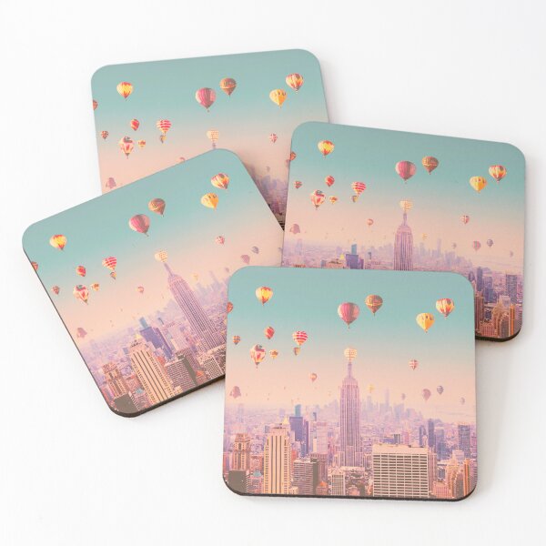 Artikelvorschau, Heißluftballons über New York: Ästhetische Vintage Skyline Collage entworfen und verkauft von Mauswohn.