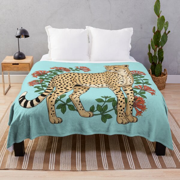 Aperçu de l'œuvre Guépard debout parmi des chèvrefeuilles - Art animalier créée et vendue par BirdsnStuff.