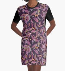 Blätter + Beeren in Olive, Pflaume und Burnt Orange T-Shirt Kleid