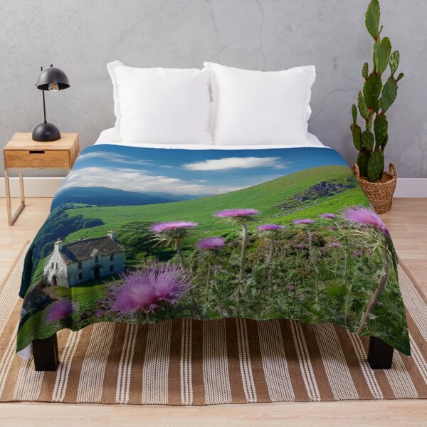Artikelvorschau, Highland Cottage entworfen und verkauft von Wonderful World of Whimsy.