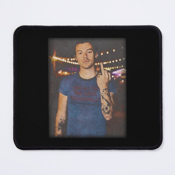 Item preview, Divertido gesto vintage de Harry Styles con el dedo medio, Harry Styles designed and sold by GesanoSchuza.