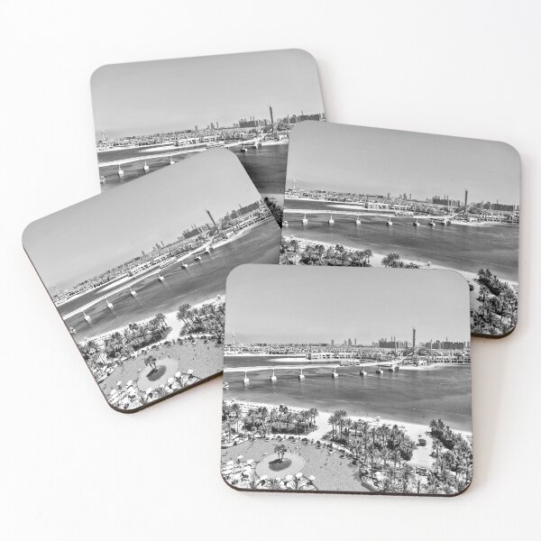 Artikelvorschau, Skyline und Strandpromenade von Dubai entworfen und verkauft von Londonimages.