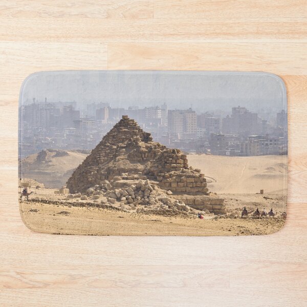 Artikelvorschau, Pyramide der Königin. Kairo 2026 entworfen und verkauft von Jouko Lehto Photography.