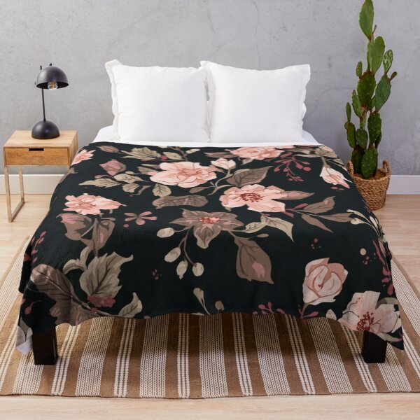 Artikelvorschau, Vintage Floral Pattern on Black – Elegant Dark Flower Aesthetic entworfen und verkauft von LAtelierNoir.