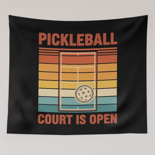 Artikelvorschau, Pickleball-Platz ist geöffnet. Lustiger Pickleball-Spieler. entworfen und verkauft von LuminOrb.