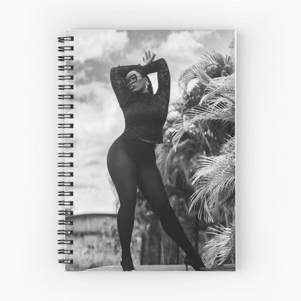 Artikelvorschau, Elegante schwarze Frau unter tropischem Himmel entworfen und verkauft von TedKentPhoto.