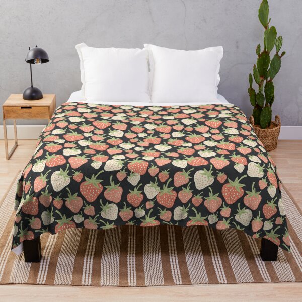 Artikelvorschau, Strawberry Fields Berry Red Scatter entworfen und verkauft von Patternandflow.