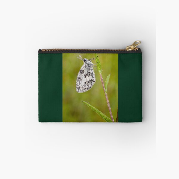 Artikelvorschau, Marmorierter weißer Schmetterling entworfen und verkauft von heidipics.