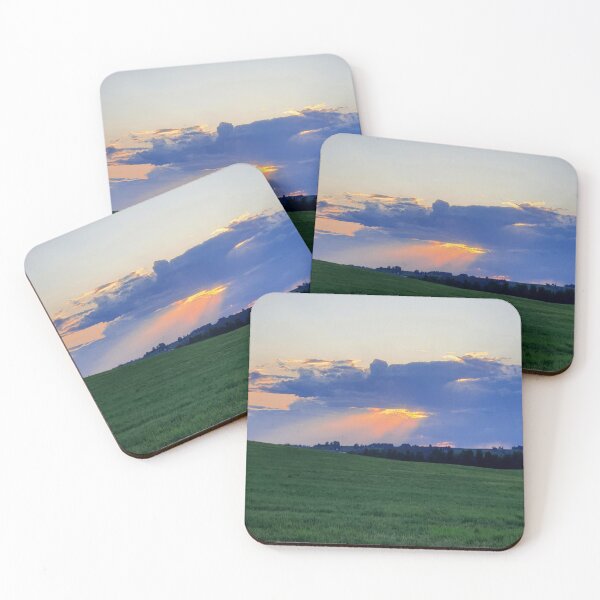 Aperçu de l'œuvre Champ et ciel avec des nuages créée et vendue par AspectsofHome.