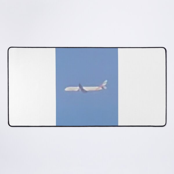 Artikelvorschau, Minimalistisches Flugzeug im klaren blauen Himmel entworfen und verkauft von Buf79.
