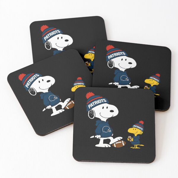 Item preview, New England Patriots - Estilo de fútbol americano de Snoopy y Woodstock M003 designed and sold by Tagalikha.
