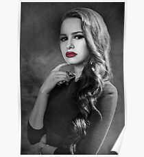 Cheryl Blossom - B & W mit roten Lippen Poster