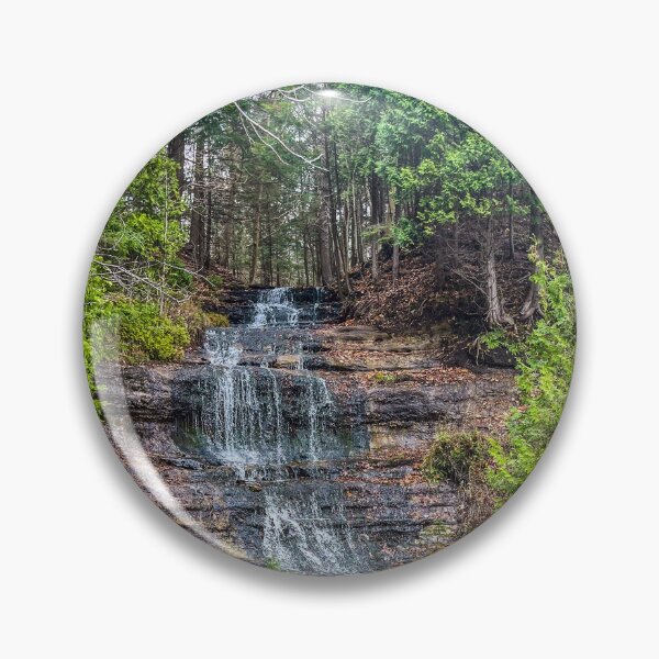 Artikelvorschau, Wasserfall im oberen Michigan – Waldkaskade im oberen Michigan. entworfen und verkauft von aadventures.