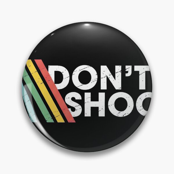 Artikelvorschau, DON'T SHOOT Gaming-Shirt – Sarkastisches, lustiges Retro-Arcade-Raiders-T-Shirt – Videospiel-Emote – Geschenk für Gamer – Used-Look-Vintage-ARC-Streifen entworfen und verkauft von OlyvieArt.