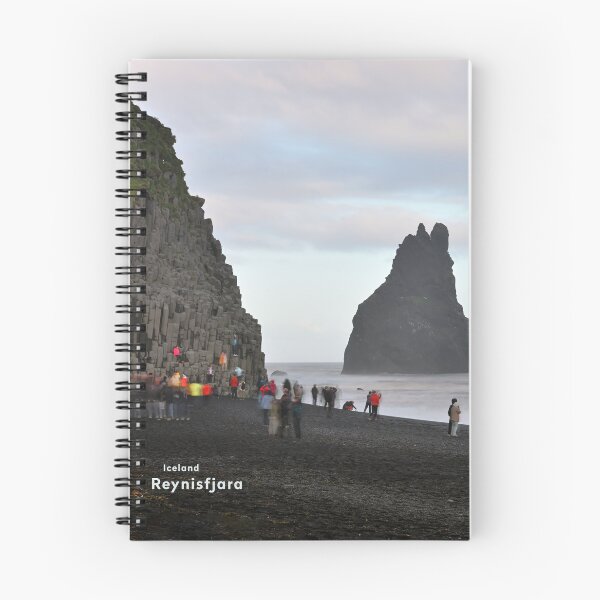 Aperçu de l'œuvre Plage de Reynisfjara en Islande, photographie originale créée et vendue par studio838.