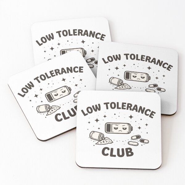 Artikelvorschau, Club der geringen Toleranz – Lustiges T-Shirt mit Introvertierten-Stimmung entworfen und verkauft von Inkae Studio.