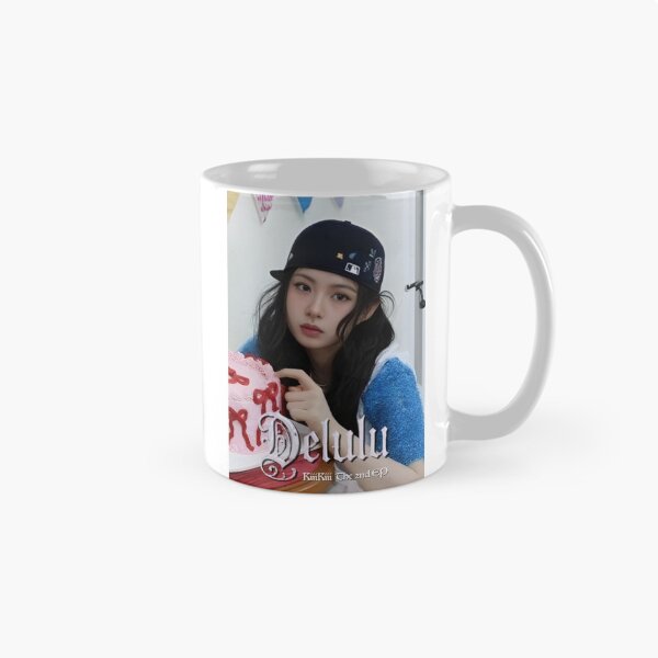 Aperçu de l'œuvre Autocollant KiiiKiii Kya Delulu Cute Idol Core | Design doux pour les fans de Kpop créée et vendue par Valereekmerch.