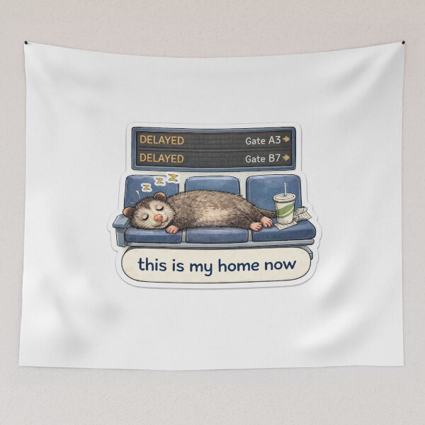 Artikelvorschau, Das ist jetzt mein Zuhause – Lustiges Opossum | Flughafen-Meme | Lifehack entworfen und verkauft von Coral Surprise Studio | Playful & Dreamy Designs.