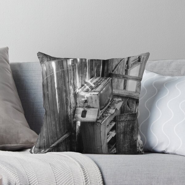 Item preview, 16.5.2015: Old TV designed and sold by Petri Volanen.