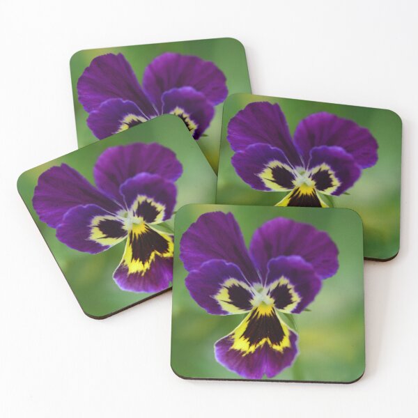 Artikelvorschau, Vibrant Purple Pansy Flower Close Up Bold Floral Macro Aesthetic entworfen und verkauft von onubi.