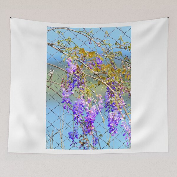 Artikelvorschau, Purple Wisteria Flowers on Fence Aesthetic Nature Pattern Floral Wall Decor Design entworfen und verkauft von onubi.