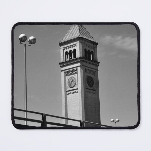 Aperçu de l'œuvre Photo monochrome d'une tour d'horloge créée et vendue par Cblifeisgood.