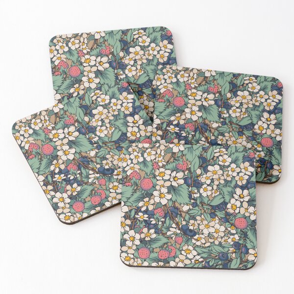 Artikelvorschau, Erdbeeren und Blaubeeren, sommerliches maximalistisches Blumenmuster entworfen und verkauft von Free-Spirit-Meg.