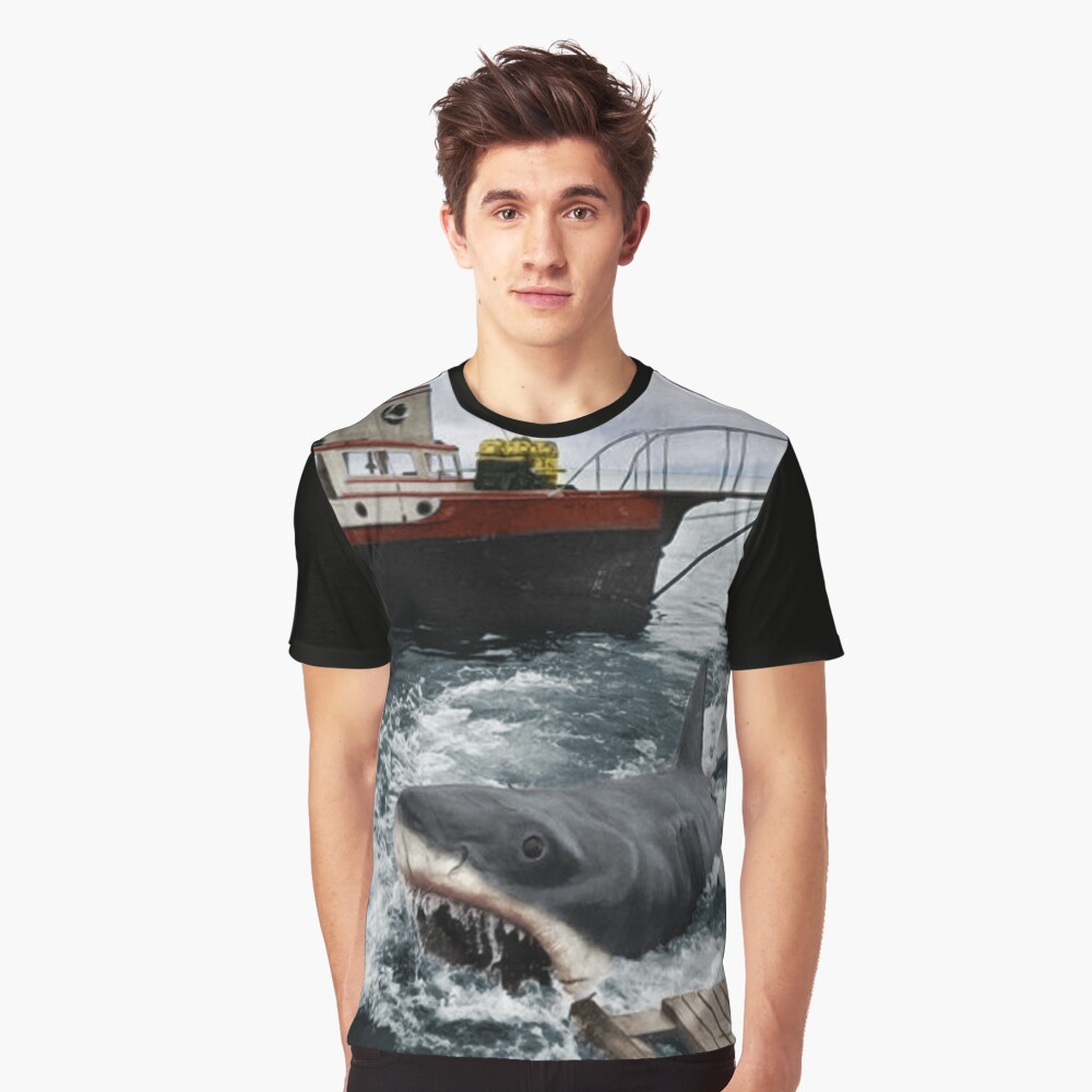 Aperçu de l'œuvre T-shirt graphique créée et vendue par saraboone98.