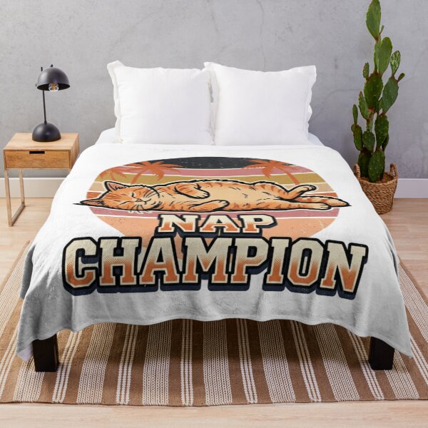 Aperçu de l'œuvre T-shirt rétro vintage « Champion de la sieste » avec un chat rigolo (mème) - Cadeau idéal pour les amoureux des chats créée et vendue par Drukzone.