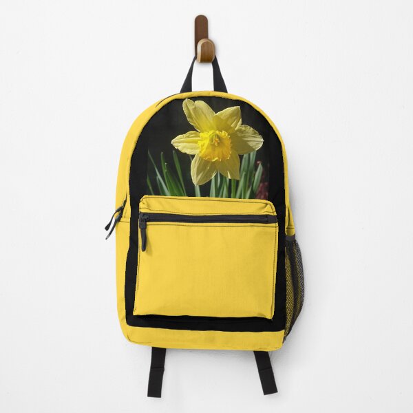 Aperçu de l'œuvre Jonquille jaune en fleur sur fond noir créée et vendue par Enerjetal.