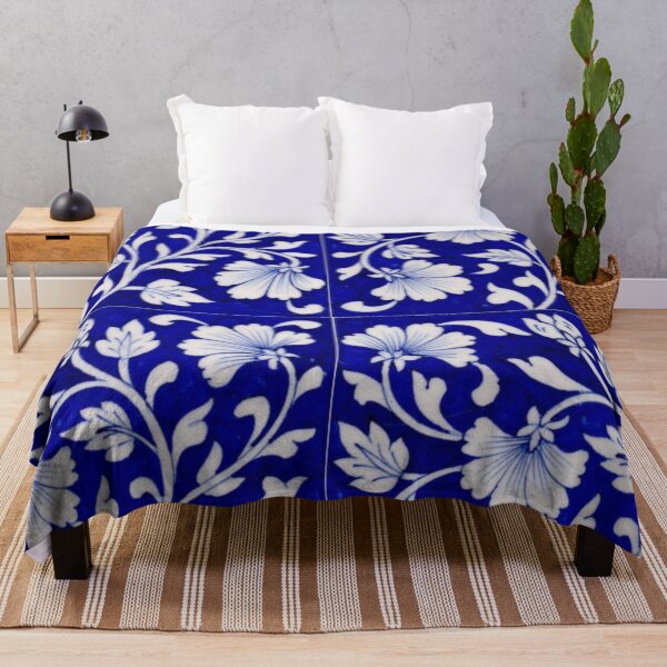 Aperçu de l'œuvre bleu royal élégant art floral créée et vendue par NivyasArtistry.