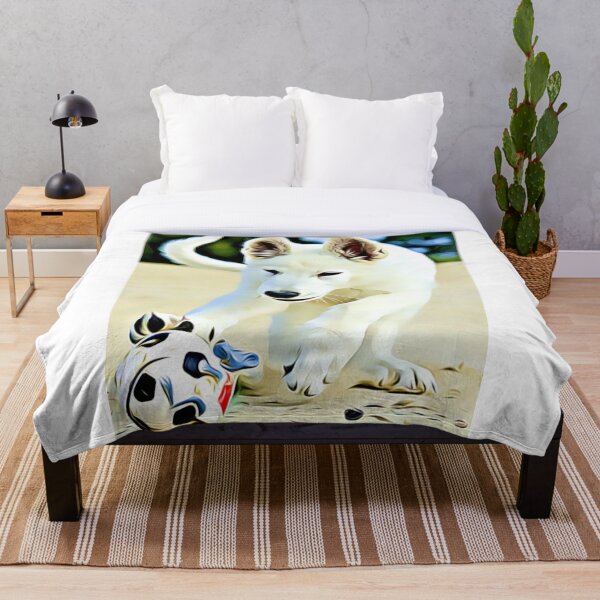Aperçu de l'œuvre Un chiot blanc joueur s'amuse avec une balle. créée et vendue par ZoroDesign.