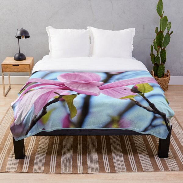 Aperçu de l'œuvre Magnolia rose parisien créée et vendue par StylishDecor.