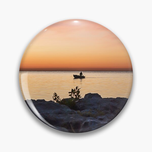 Artikelvorschau, Fischer im Boot als Silhouette im Sonnenuntergang entworfen und verkauft von Rosemarie Guieb Designs.