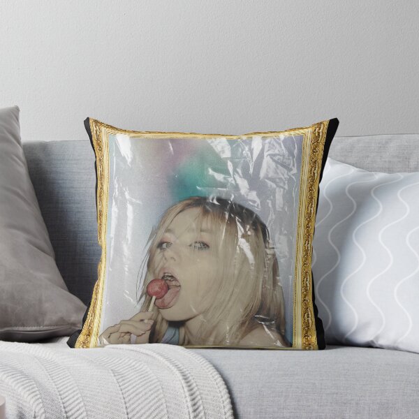 Artikelvorschau, Goldener Rahmen Glamour – Surreale Collage-Kunst: Blonde Frau mit Lutscher entworfen und verkauft von HIGHSQUARE.