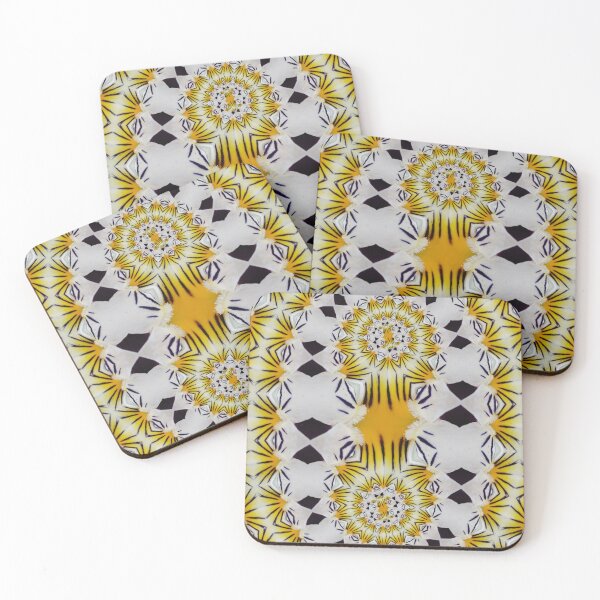 Aperçu de l'œuvre Yellow Black Floral Pattern – Hypnotic Kaleidoscope Design créée et vendue par SilentBloomLab.