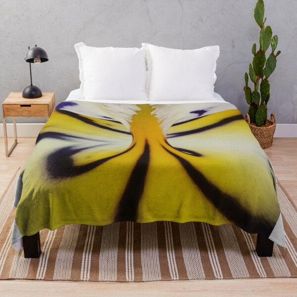 Aperçu de l'œuvre Abstract Floral Motion – Yellow Black Artistic Design créée et vendue par SilentBloomLab.