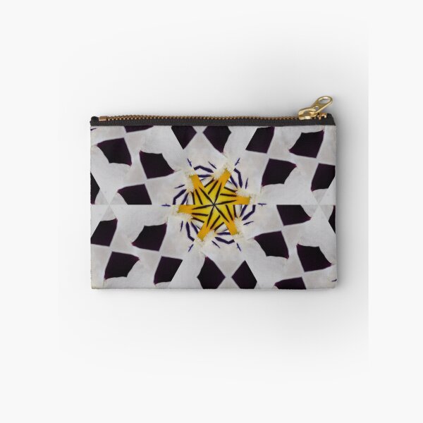 Aperçu de l'œuvre Geometric Floral Pattern – Yellow Black Abstract Symmetry créée et vendue par SilentBloomLab.